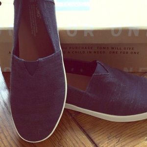 Tom’s shoes
